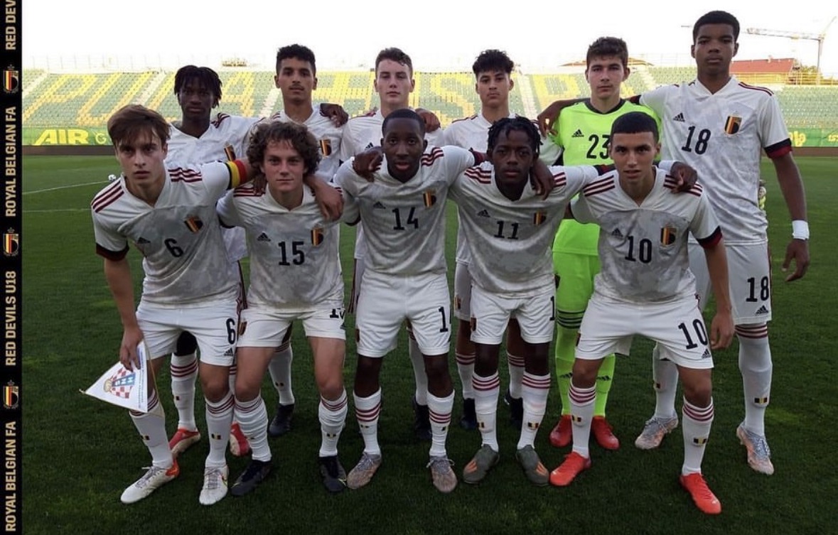 Équipe de Belgique U18 avec Matteo Godfroid portant le numéro 23