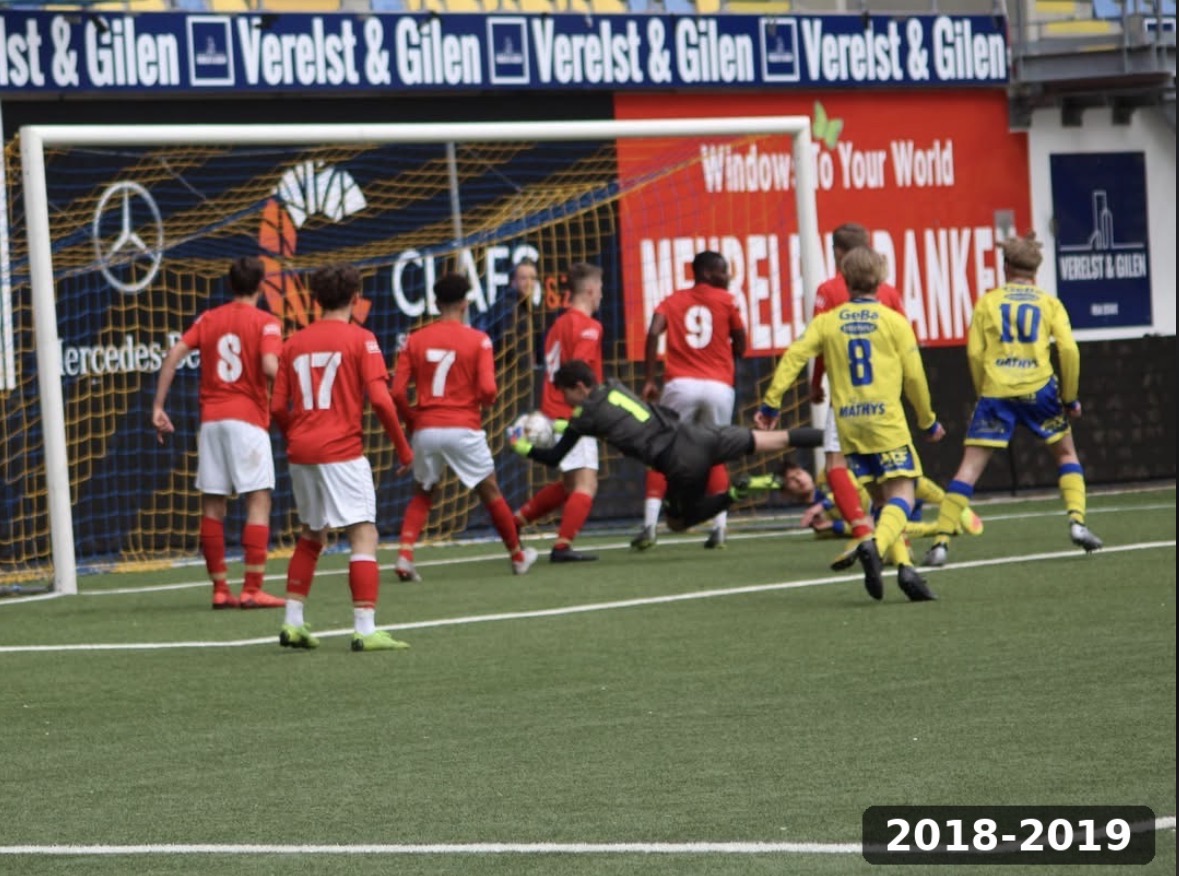 Sortie aérienne en match — Matteo Godfroid