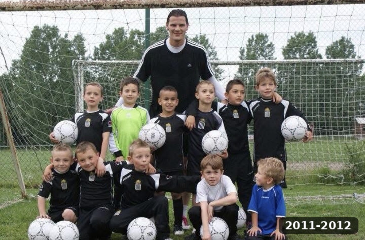 Photo d’équipe à Charleroi avec Daniel Van Buyten — Matteo Godfroid