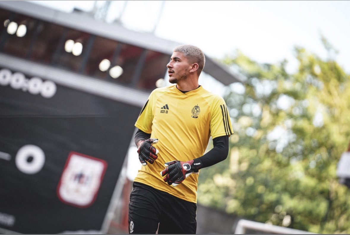 Matteo Godfroid en tenue de gardien du Standard